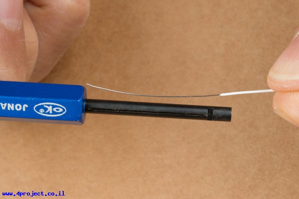 "צריך לקלף מספיק בידוד מחוט WireWrap"