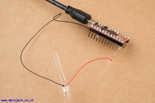 "חיבור WireWrap על רגל של מיקרובקר או לד"
