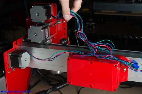 "חוטים רופפים במכונת CNC"